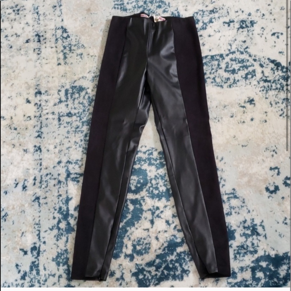 🔥 NWT! Chelsea & Violet vegan suede and leather